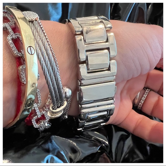 Oversized Women's Boyfriend Style Watch - Picture 4 of 4